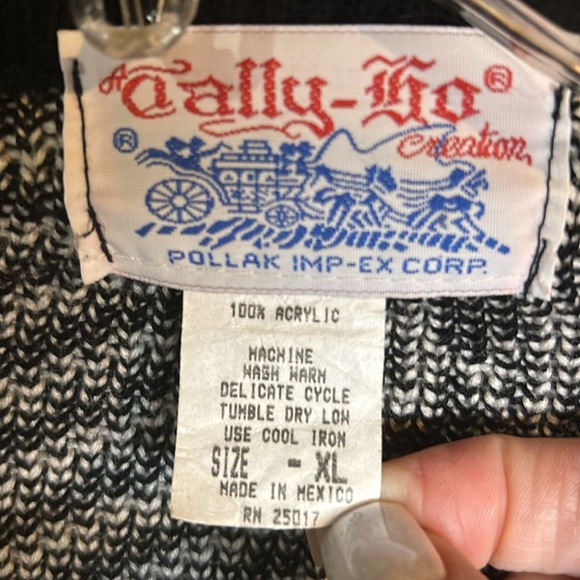 Vintage Tally-Ho black and white houndstooth sweater. Size XL. - Picture 7 of 7